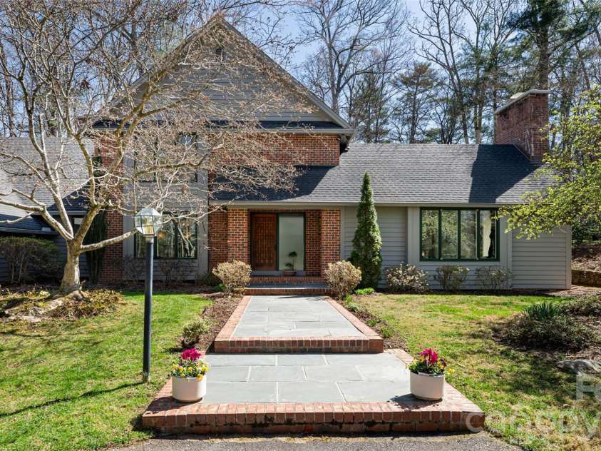 12 Stuyvesant Crescent, Asheville, NC 28803.  MLS# CAR4405416, YatesRealty ID 6725. 
