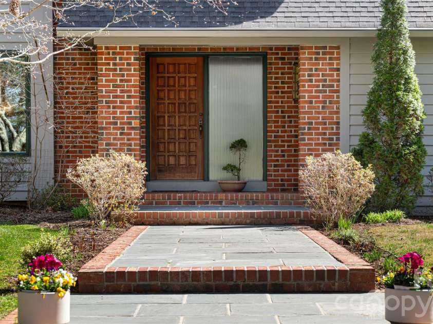 12 Stuyvesant Crescent, Asheville, NC 28803.  MLS# CAR4405416, YatesRealty ID 6725. 