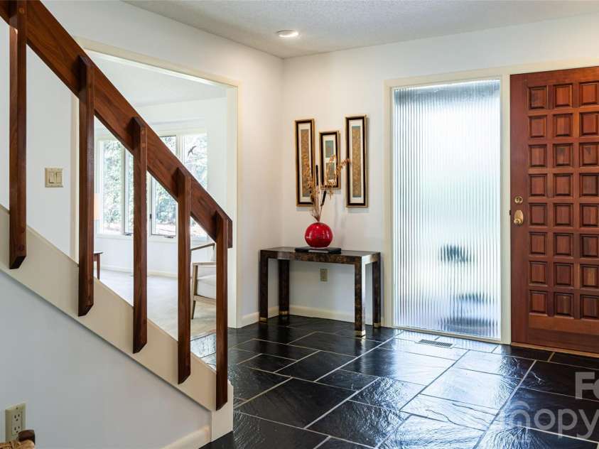 12 Stuyvesant Crescent, Asheville, NC 28803.  MLS# CAR4405416, YatesRealty ID 6725. 