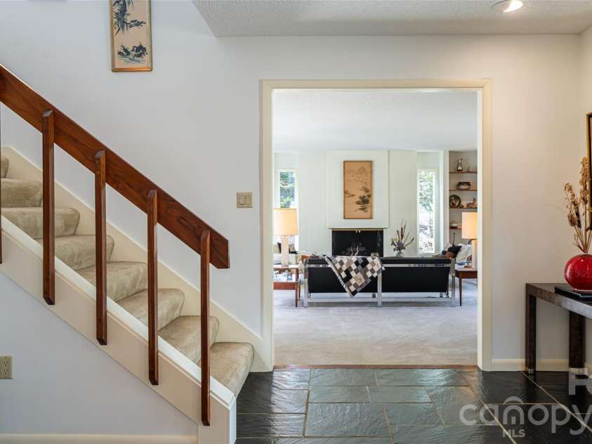 12 Stuyvesant Crescent, Asheville, NC 28803.  MLS# CAR4405416, YatesRealty ID 6725. 