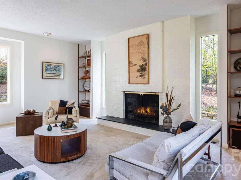 12 Stuyvesant Crescent, Asheville, NC 28803.  MLS# CAR4405416, YatesRealty ID 6725. 