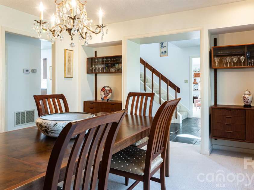12 Stuyvesant Crescent, Asheville, NC 28803.  MLS# CAR4405416, YatesRealty ID 6725. 