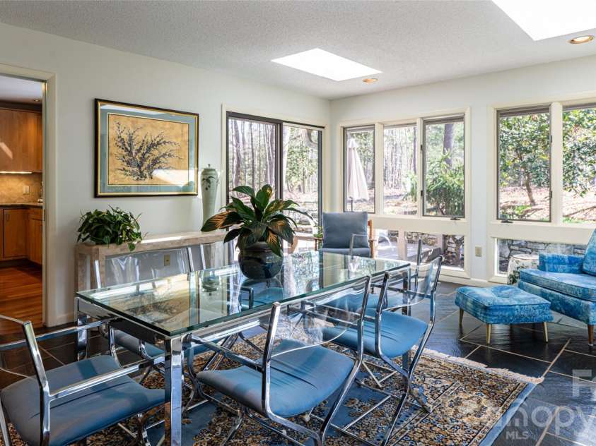 12 Stuyvesant Crescent, Asheville, NC 28803.  MLS# CAR4405416, YatesRealty ID 6725. 