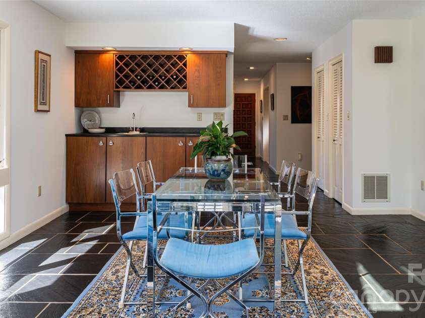 12 Stuyvesant Crescent, Asheville, NC 28803.  MLS# CAR4405416, YatesRealty ID 6725. 