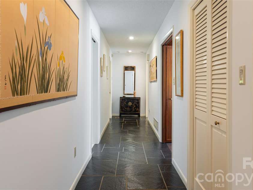 12 Stuyvesant Crescent, Asheville, NC 28803.  MLS# CAR4405416, YatesRealty ID 6725. 