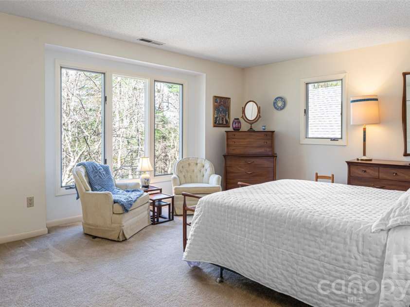 12 Stuyvesant Crescent, Asheville, NC 28803.  MLS# CAR4405416, YatesRealty ID 6725. 
