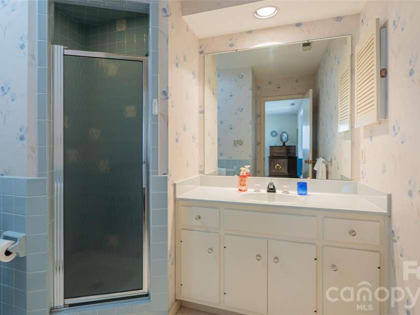 12 Stuyvesant Crescent, Asheville, NC 28803.  MLS# CAR4405416, YatesRealty ID 6725. 