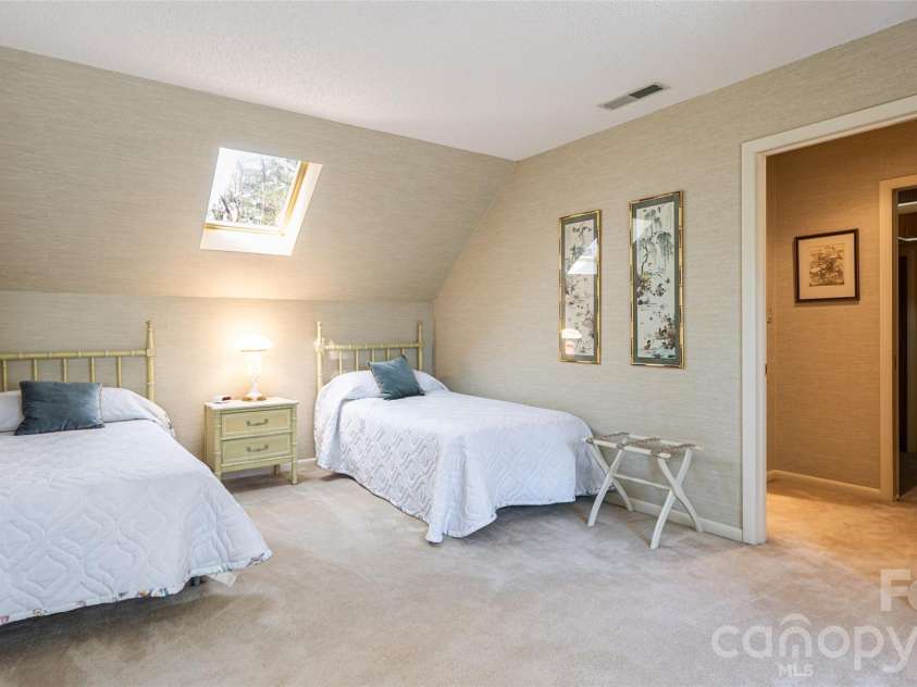 12 Stuyvesant Crescent, Asheville, NC 28803.  MLS# CAR4405416, YatesRealty ID 6725. 