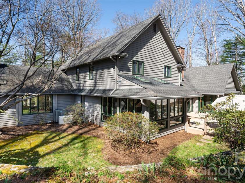 12 Stuyvesant Crescent, Asheville, NC 28803.  MLS# CAR4405416, YatesRealty ID 6725. 