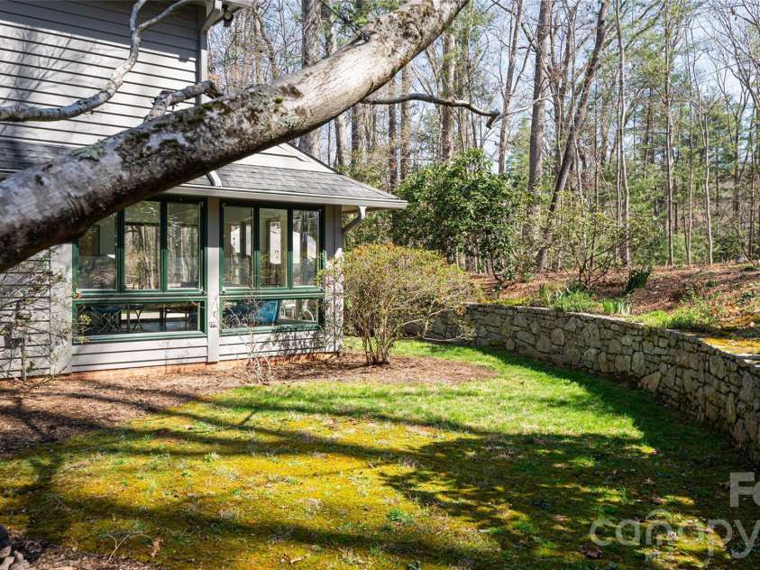 12 Stuyvesant Crescent, Asheville, NC 28803.  MLS# CAR4405416, YatesRealty ID 6725. 