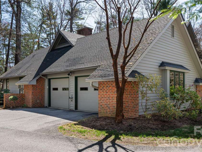 12 Stuyvesant Crescent, Asheville, NC 28803.  MLS# CAR4405416, YatesRealty ID 6725. 