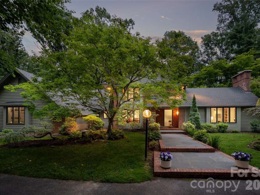 12 Stuyvesant Crescent, Asheville, NC 28803.  MLS# CAR4405416, YatesRealty ID 6725. 