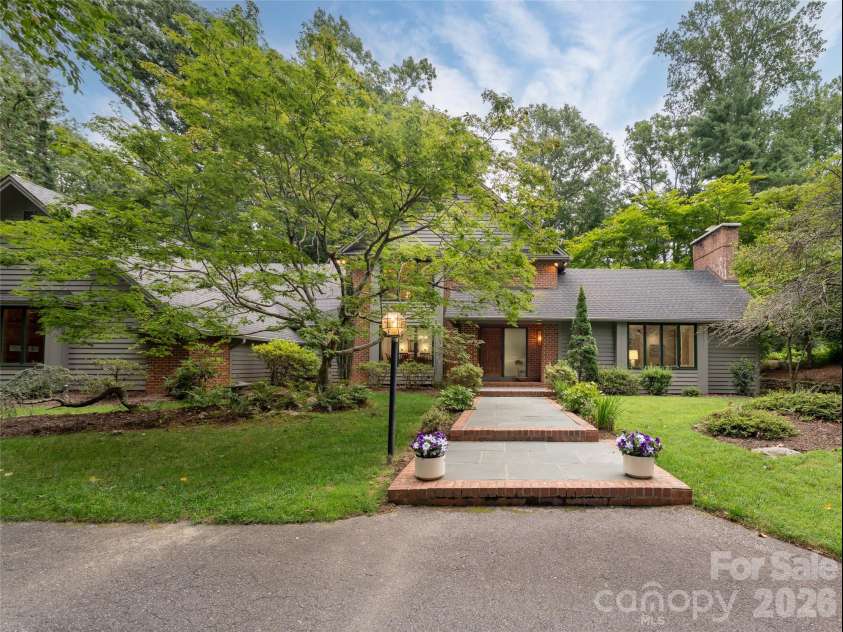12 Stuyvesant Crescent, Asheville, NC 28803.  MLS# CAR4405416, YatesRealty ID 6725. 