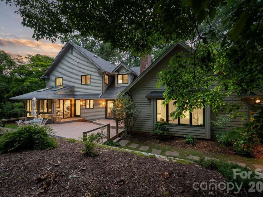 12 Stuyvesant Crescent, Asheville, NC 28803.  MLS# CAR4405416, YatesRealty ID 6725. 