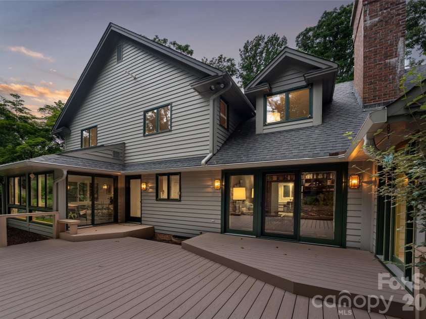 12 Stuyvesant Crescent, Asheville, NC 28803.  MLS# CAR4405416, YatesRealty ID 6725. 