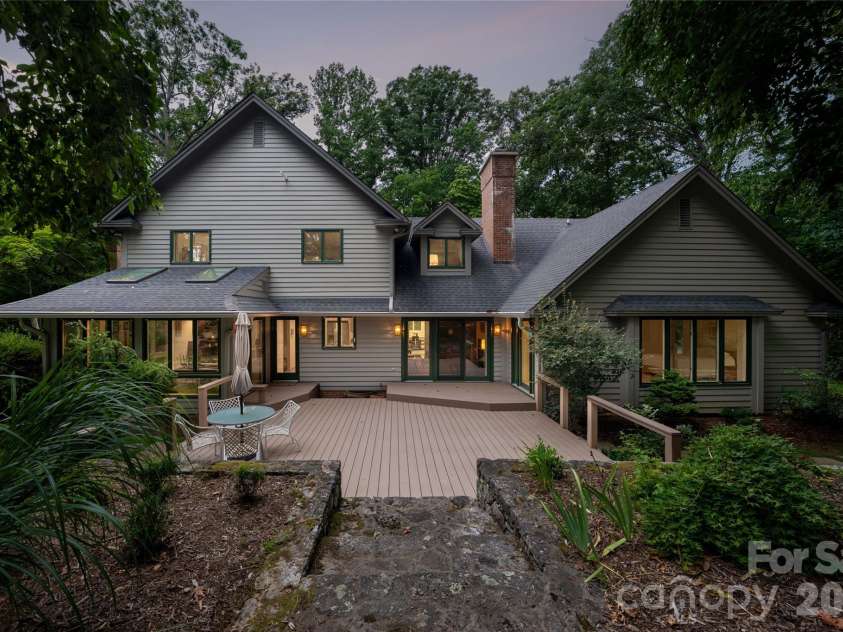 12 Stuyvesant Crescent, Asheville, NC 28803.  MLS# CAR4405416, YatesRealty ID 6725. 