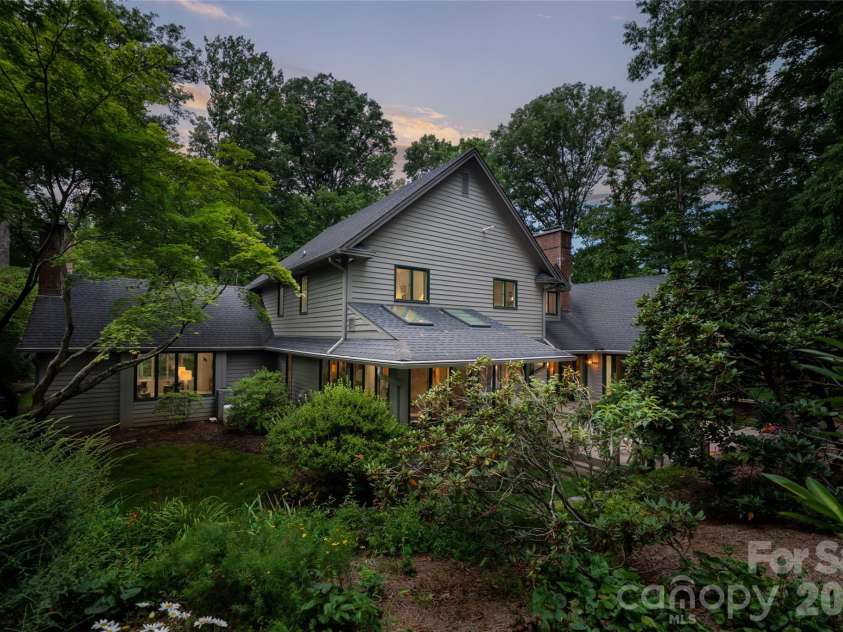 12 Stuyvesant Crescent, Asheville, NC 28803.  MLS# CAR4405416, YatesRealty ID 6725. 