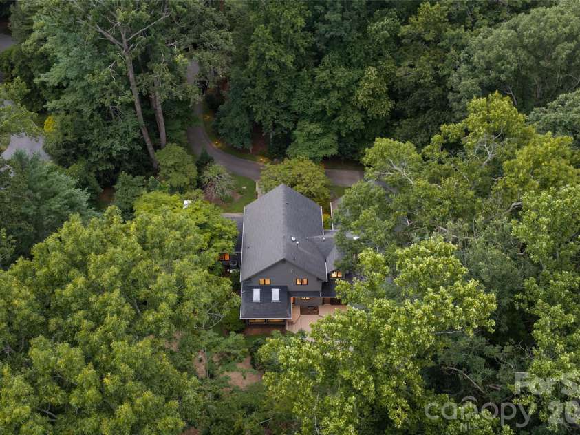 12 Stuyvesant Crescent, Asheville, NC 28803.  MLS# CAR4405416, YatesRealty ID 6725. 