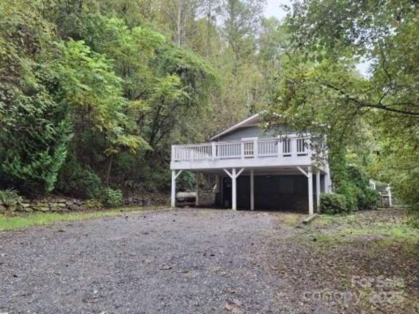 29 Toad Drive, Asheville, NC 28806.  MLS# CAR4289081, YatesRealty ID 6726. 
