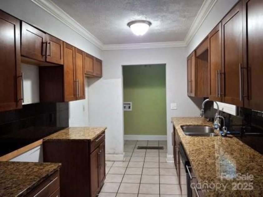 29 Toad Drive, Asheville, NC 28806.  MLS# CAR4289081, YatesRealty ID 6726. Itchen