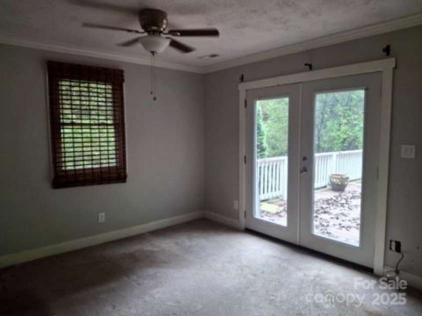 29 Toad Drive, Asheville, NC 28806.  MLS# CAR4289081, YatesRealty ID 6726. Master bedroom