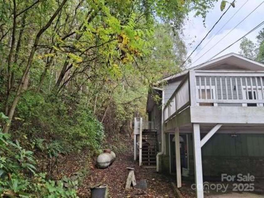 29 Toad Drive, Asheville, NC 28806.  MLS# CAR4289081, YatesRealty ID 6726. Side