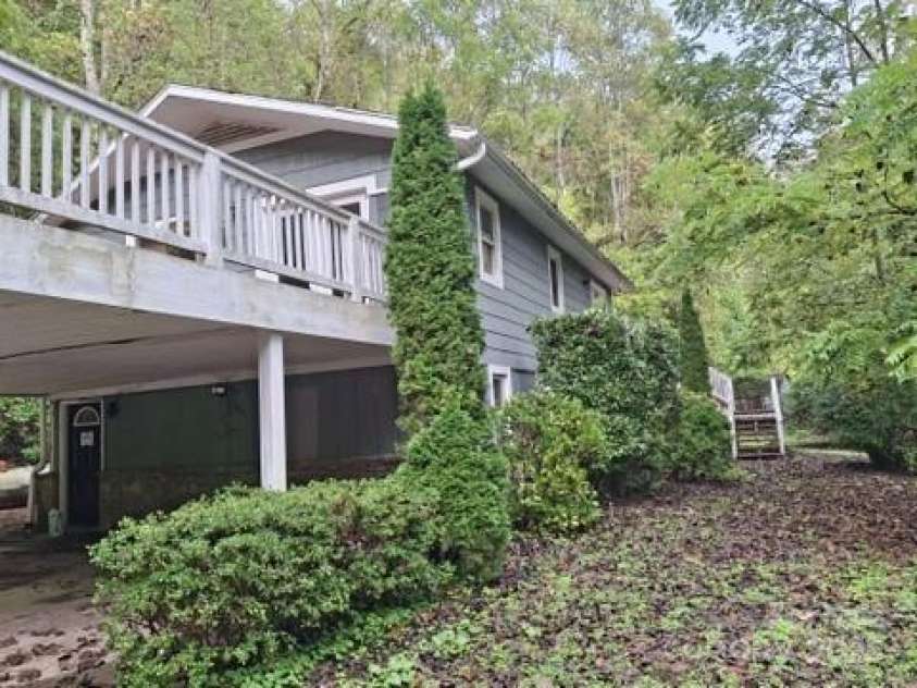 29 Toad Drive, Asheville, NC 28806.  MLS# CAR4289081, YatesRealty ID 6726. Side