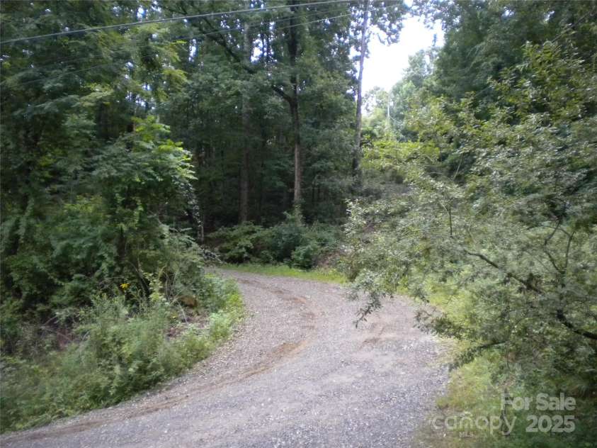 29 Toad Drive, Asheville, NC 28806.  MLS# CAR4289081, YatesRealty ID 6726. Toad Dr