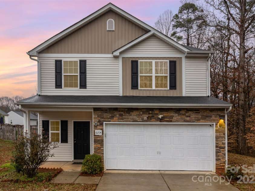 6204 Springbeauty Drive, Charlotte, NC 28227.  MLS# CAR4209429, YatesRealty ID 6727. 