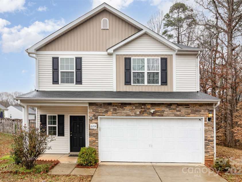 6204 Springbeauty Drive, Charlotte, NC 28227.  MLS# CAR4209429, YatesRealty ID 6727. 