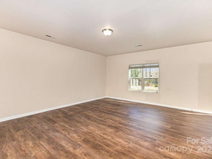 6204 Springbeauty Drive, Charlotte, NC 28227.  MLS# CAR4209429, YatesRealty ID 6727. 