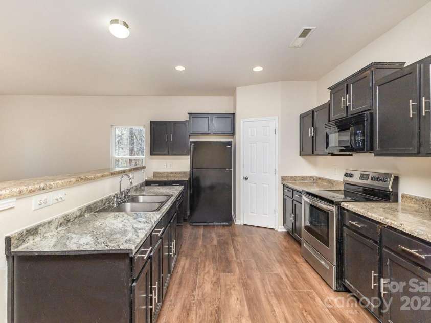 6204 Springbeauty Drive, Charlotte, NC 28227.  MLS# CAR4209429, YatesRealty ID 6727. 