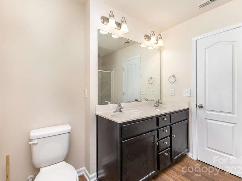 6204 Springbeauty Drive, Charlotte, NC 28227.  MLS# CAR4209429, YatesRealty ID 6727. 