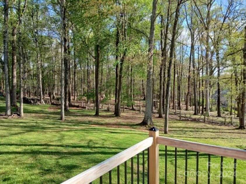 111 Bobby Lee Lane, Mooresville, NC 28115.  MLS# CAR4127085, YatesRealty ID 6728. Deck