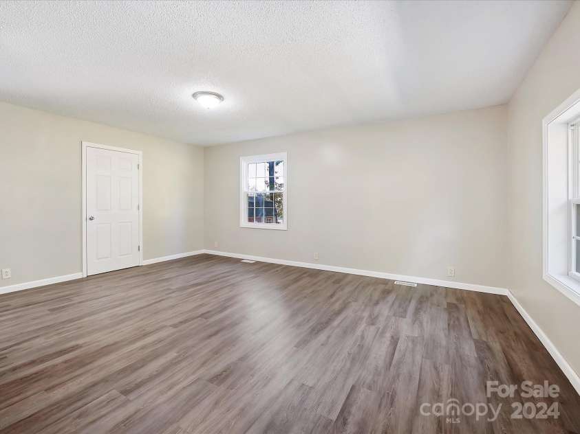 111 Bobby Lee Lane, Mooresville, NC 28115.  MLS# CAR4127085, YatesRealty ID 6728. Dining Room