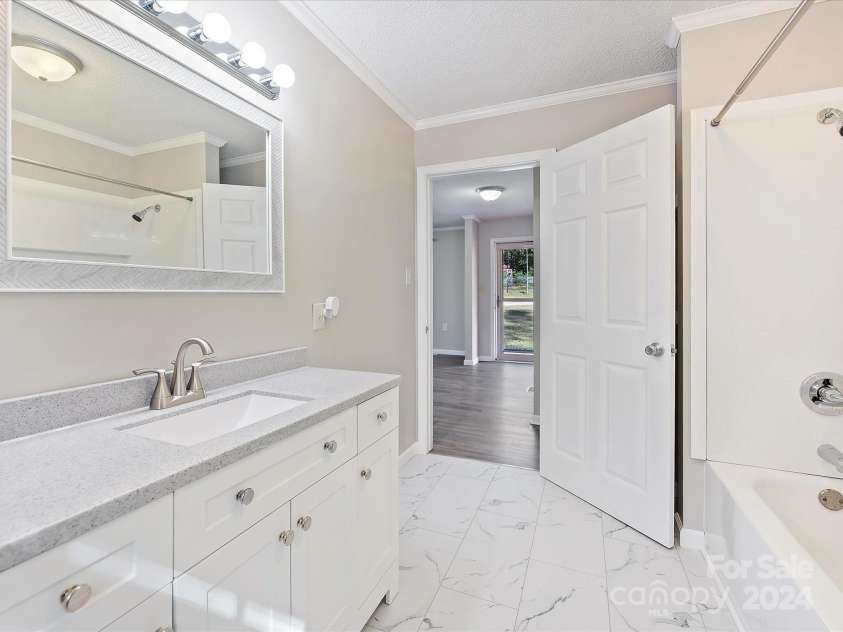 111 Bobby Lee Lane, Mooresville, NC 28115.  MLS# CAR4127085, YatesRealty ID 6728. Full Bath 2
