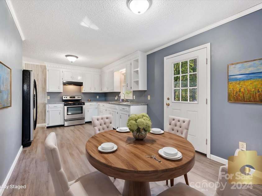 111 Bobby Lee Lane, Mooresville, NC 28115.  MLS# CAR4127085, YatesRealty ID 6728. KitchenVirtually Staged