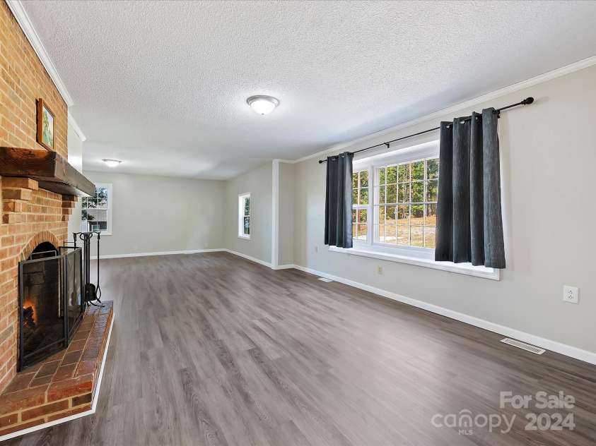 111 Bobby Lee Lane, Mooresville, NC 28115.  MLS# CAR4127085, YatesRealty ID 6728. Living Room