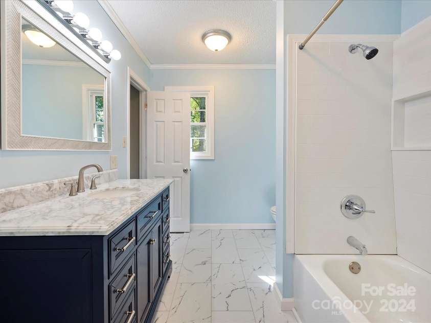 111 Bobby Lee Lane, Mooresville, NC 28115.  MLS# CAR4127085, YatesRealty ID 6728. Master Full Bath
