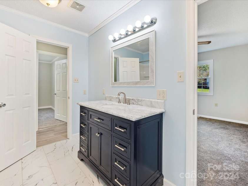 111 Bobby Lee Lane, Mooresville, NC 28115.  MLS# CAR4127085, YatesRealty ID 6728. Master Full Bath