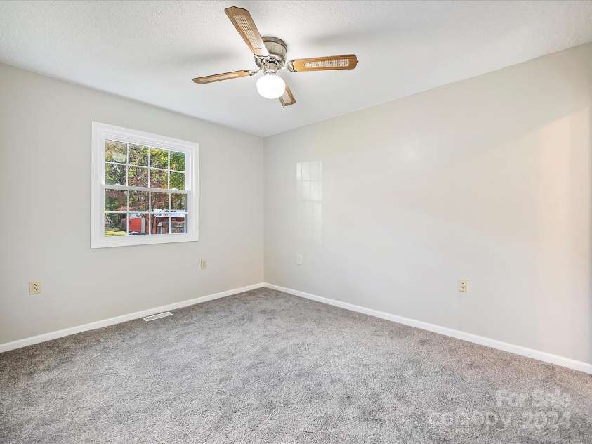 111 Bobby Lee Lane, Mooresville, NC 28115.  MLS# CAR4127085, YatesRealty ID 6728. Primary Bedroom