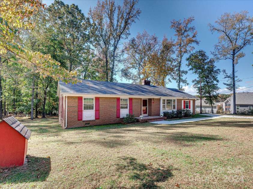 111 Bobby Lee Lane, Mooresville, NC 28115.  MLS# CAR4127085, YatesRealty ID 6728. Welcome Home!