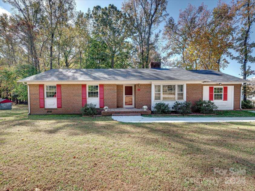 111 Bobby Lee Lane, Mooresville, NC 28115.  MLS# CAR4127085, YatesRealty ID 6728. Welcome Home!111 Bobby Lee Lane