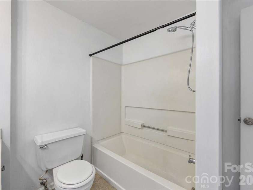 237 Water Oak Drive, Pineville, NC 28134.  MLS# CAR4351240, YatesRealty ID 6728. Full bath