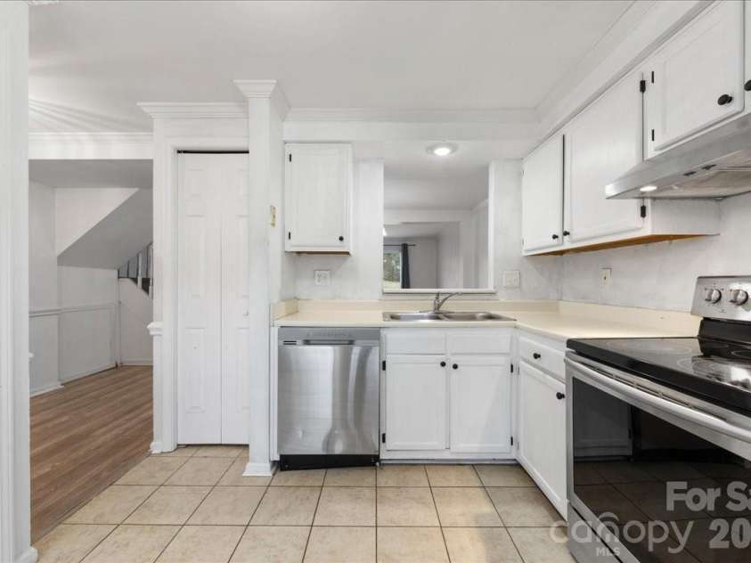 237 Water Oak Drive, Pineville, NC 28134.  MLS# CAR4351240, YatesRealty ID 6728. Kitchen