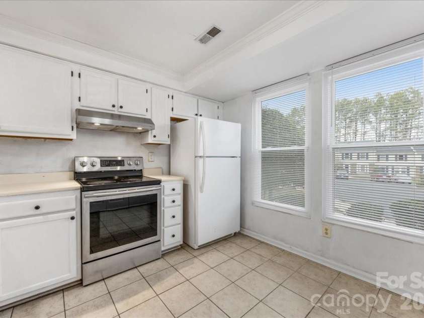 237 Water Oak Drive, Pineville, NC 28134.  MLS# CAR4351240, YatesRealty ID 6728. Kitchen