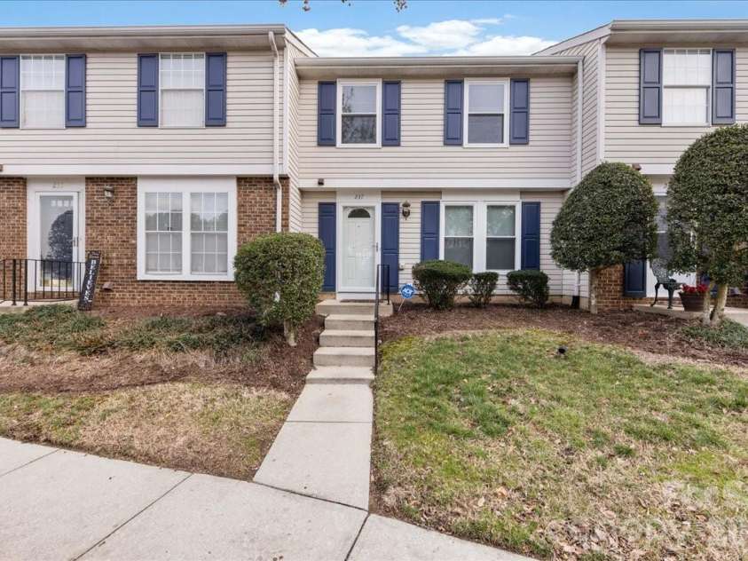 237 Water Oak Drive, Pineville, NC 28134.  MLS# CAR4351240, YatesRealty ID 6728. Welcome home