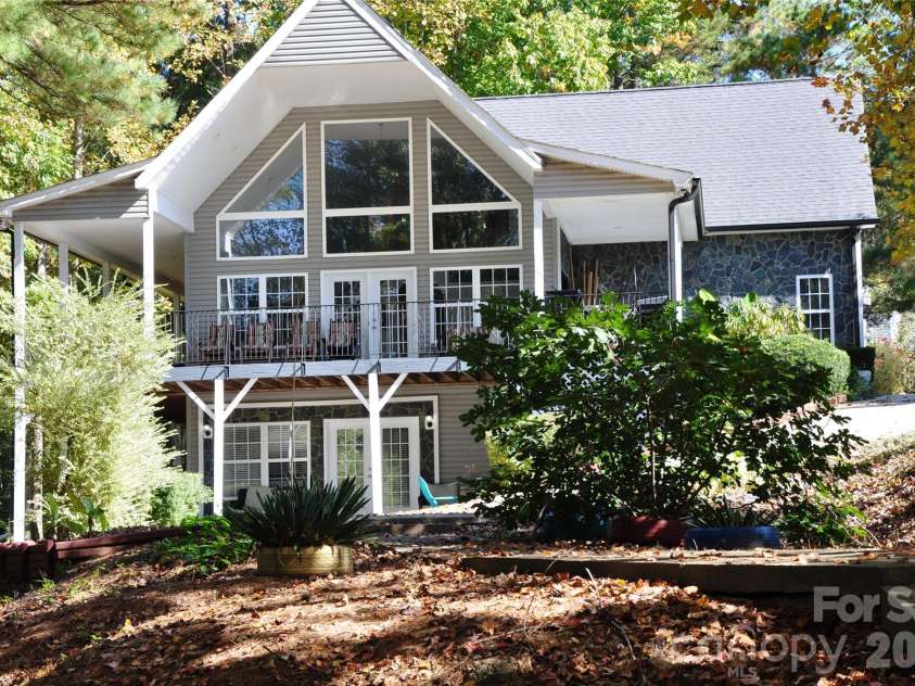 3645 Lake Bluff Drive, Sherrills Ford, NC 28763.  MLS# CAR4410321, YatesRealty ID 673. 