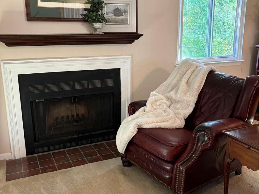 6132 Heath Ridge Court, Charlotte, NC 28210.  MLS# CAR4189441, YatesRealty ID 673. Wood Burning Fireplace