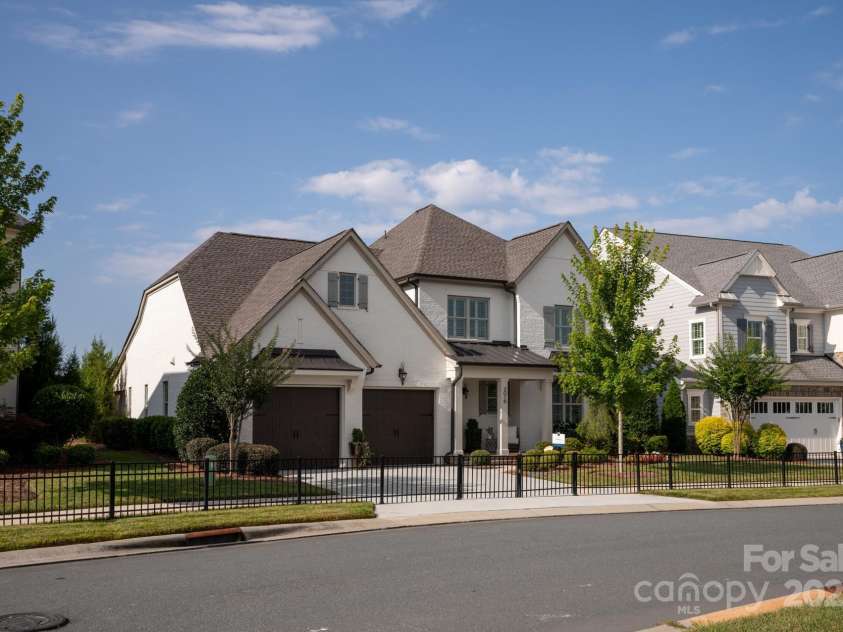 2016 Thatcher Way, Fort Mill, SC 29715.  MLS# CAR4221325, YatesRealty ID 6731. 